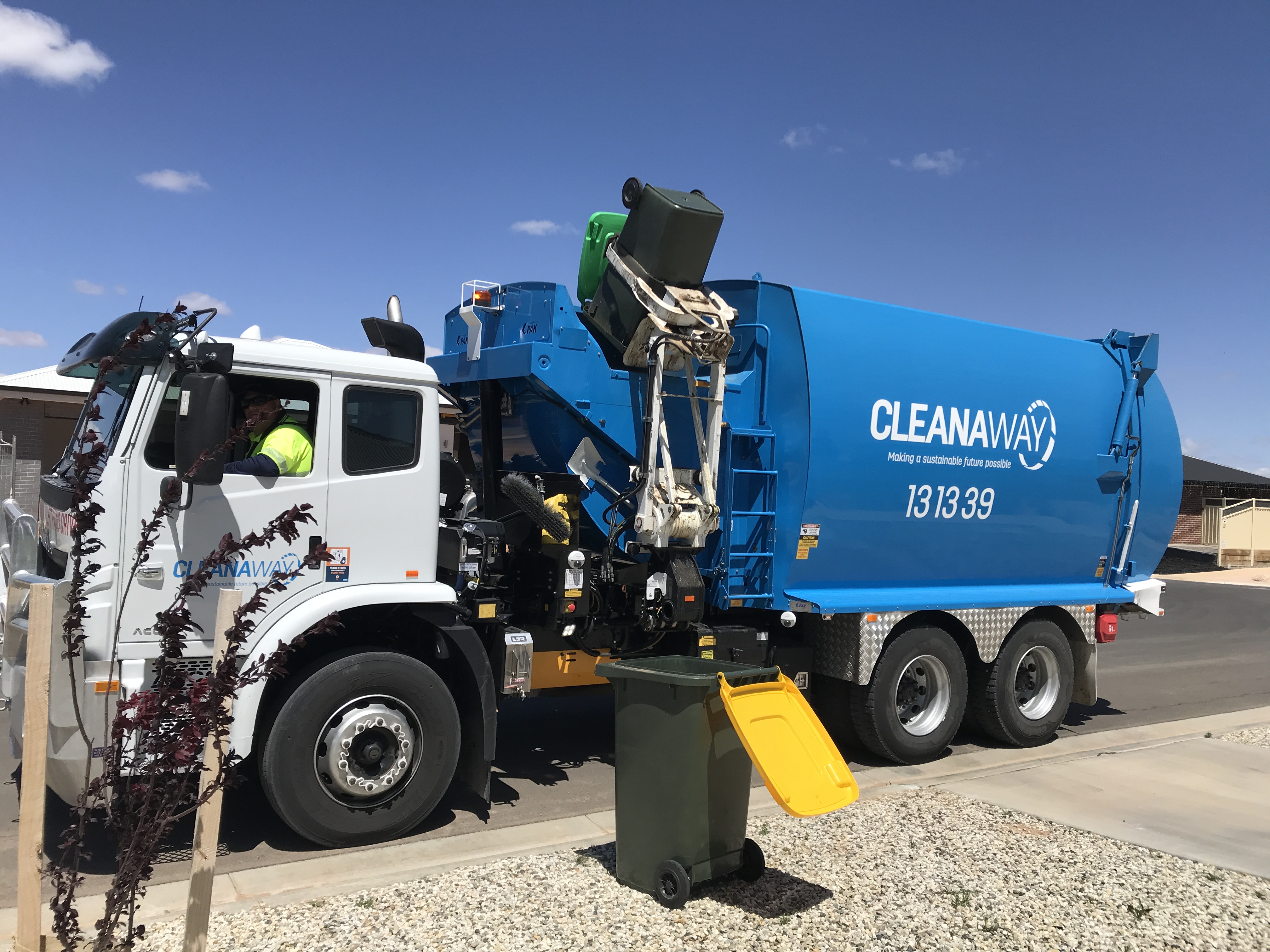 CW_Web_Asset_Cleanaway truck collecting green FOGO bin in Mildura